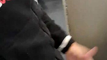 SAFADEZA NO BANHEIRO DA ACADEMIA COM MACHOS