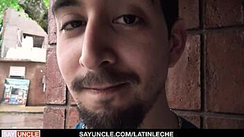 Hej, pogledaj ovu Latinleche gej za pare latino akciju pušenja kurca!