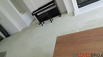 เล่นหีกับน้องสาว Audrey Hempburns! ขี่แบบห้ามๆ กลายเป็นดุเดือดและแรง!