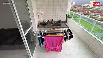 Palkatun siivoojan latinalaisen perse tekee hulluksi POV:ssa