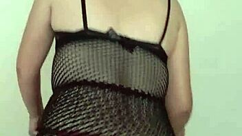 Bellakas seductive striptease in USA