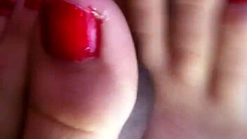 Friend gives footjob in car 😏