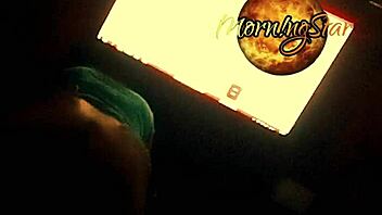 Esposa Sentando No Amigo Negro Dotado