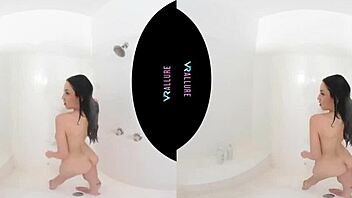 Jade Baker's sensual solo bath masturbation session