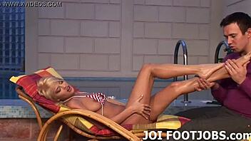 I want your cum on my feet while you jerk off