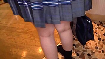 Exploring Wet Asian Babe In Amateur Clip.