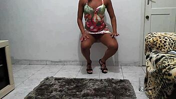 Morena Safada Rebolando pro Marido