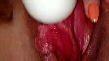 Просто люблю играть с дилдо в домашнем веселье