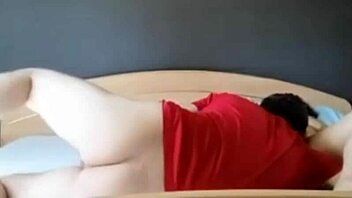 Umm, sanırım anne dün gece üvey oğluyla yatak paylaştı, oops!