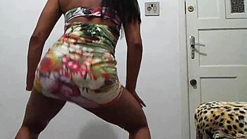 A horny brunette twerks for her spouse in homemade video