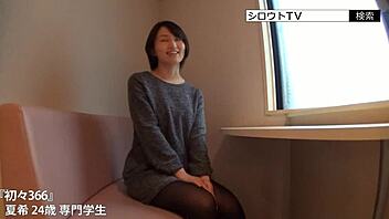 Видел ли ты азиатскую любительницу с большими сиськами, управляющую игрушками?