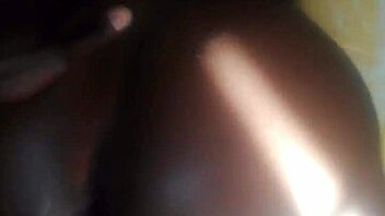 Sext Ebony Gives Crazy Backshots