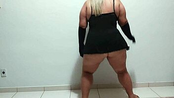 Seductive performance to arouse you with my ample derriere