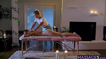 Hot babe gets perfect pussy licking from lesbian