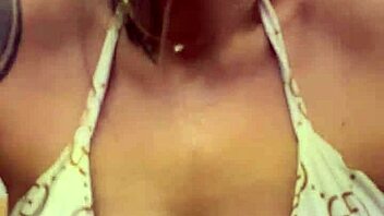 eu na academia suei tanto mais tanto que minha buceta ficou encharcada fiquei com muito tes�o nesse momento escorria pelas pernas