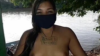 tigresa faz dupla penetracao com pantaneiro ele encarca com no cusinho dela enquanto coloca vibrador na buceta