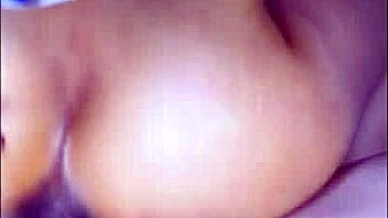 哇，继母太性感了，她忍不住我的诱惑进行禁忌乐趣