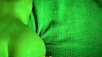 Blondie shows off her curvy body in lingerie