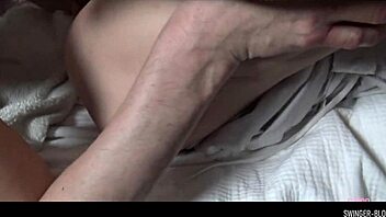 Heather C Payne ev yapımı swinger grup videosunda sikle çalışıyor.