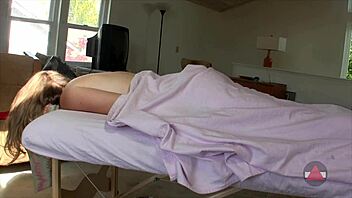 i gave her a oiled massage in bikini and she moaned for cum on her ass, but i mean leggings.