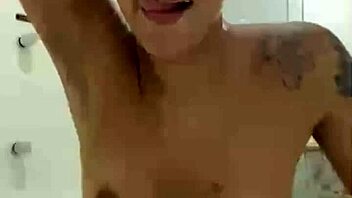 bia hot morena masturbates with shower jet