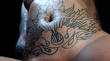 Ωχ, καυτή τρανς τινάζεται σε όλη την κάμερα!