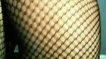 Can Mireladelicia’s striptease and anal play in fishnets drive you wild?