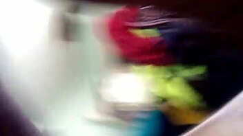 40-year-old virgin from dc explores pussy 😏