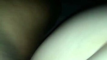 ديبي83 تملأ طيزها الضيقة السمينة بحليب ساخن