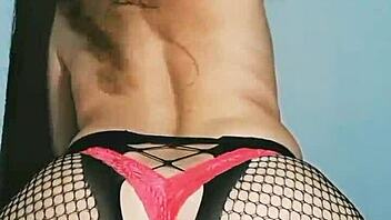 Can Mireladelicia’s striptease and anal play in fishnets drive you wild?