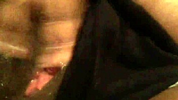 wet pussy in solo squirting scene