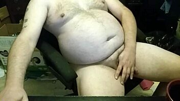 papabear masturbating and cumming solo