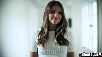 غيزيل بلانكو تجسس على مايا وولف وهازل مور مختبئين في الغرفة بعيون فضولية