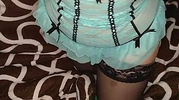 i'm a horny milf with hard nipples, amateurs love it.