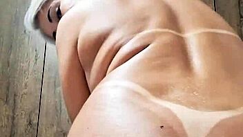 Milf plays with dildo in pussy?