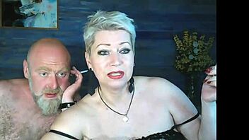 يا أيمي، لعي مؤخرتي لمشاهدي الخاصين؟