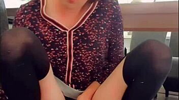 Does Annemieke take it deep?