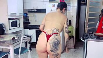 Minha Empregada Dom�stica Bem a Vontade Arrummando a Minha Casa