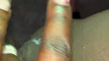 Ebony slut takes creampie