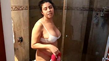 sarah rosa fetiche lavando as calcinhas