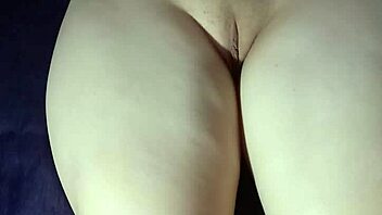 The masseuse gives a handjob to the bride before the wedding