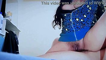 Me destapas la coladera madrastra mexicana cachonda le pide a su hijastro que le destape la coladera y el bien cachondo la empieza a follar me cojo a mi madrastra sexo casero real amateur de madrastra e hijastro