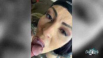 Enchendo Boca Da Minha Puta Tatuada De Porra!