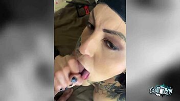 Enchendo Boca Da Minha Puta Tatuada De Porra!