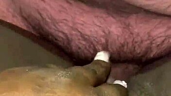 Ebony slut takes creampie