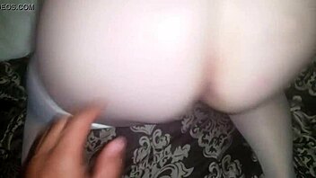 ميلف عاهرة تغري زب أسود كبير!