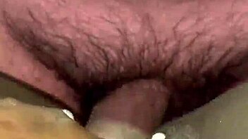 Ebony slut takes creampie