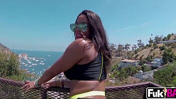 Does luna star fuck and give sloppy bj on vacation?