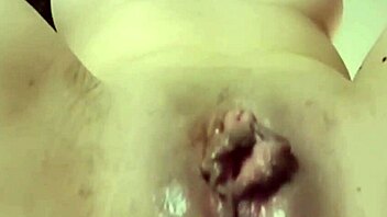 linda colombiana shows her wet pussy close up and loves it