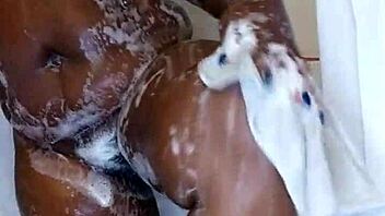 Wet ebony milf rubs her big ass solo